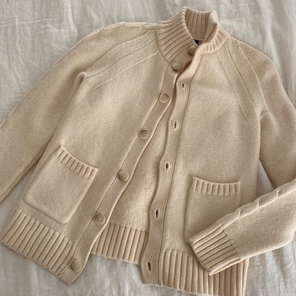 100% Wool Banana Republic Knit Cardigan with Pockets